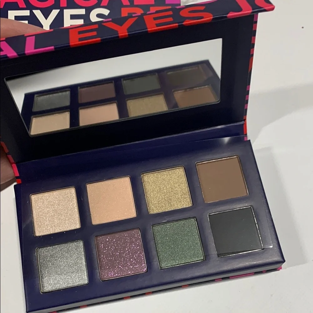 Avon True Color Magical‎ Eyes Palette M-21